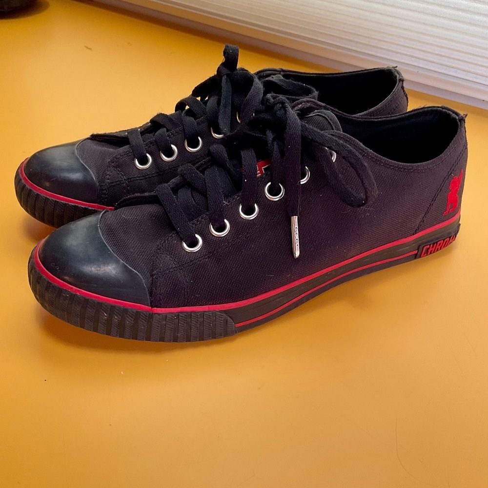 Discontinued Chrome Red Sole Size 8 Men’s Cycling Low Top Sneakers Shoes
